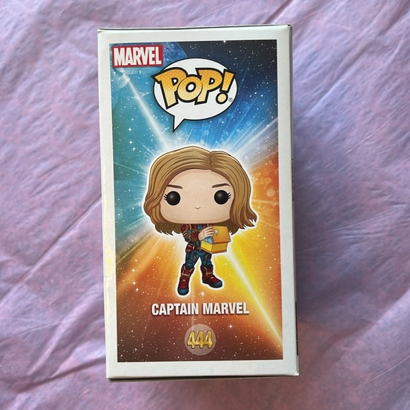Captain Marvel glow in dark bobble head !!! - Picture 4 of 4